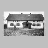 022-0115 Das Wohnhaus der Familie Hans Schulz in Goldbach von der Hofseite gesehen..jpg